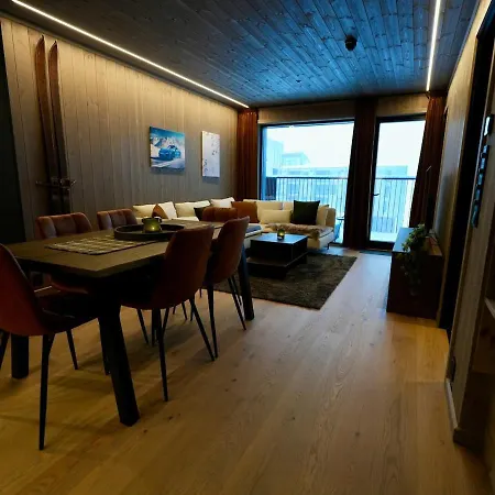 Apartman In & Out -