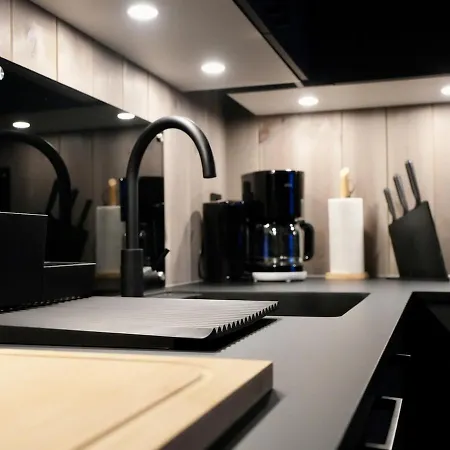 Apartment In & Out -
