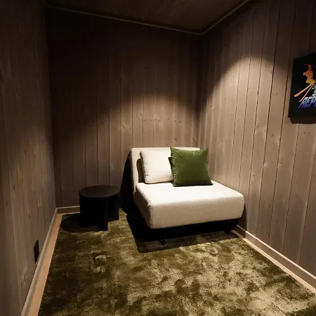 Apartman In & Out - *