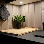 Apartment In & Out - *